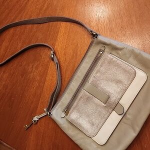 Fossil 1954 light gray tri colored BEAUTIFUL crossbody!! GREAT CONDITION!
